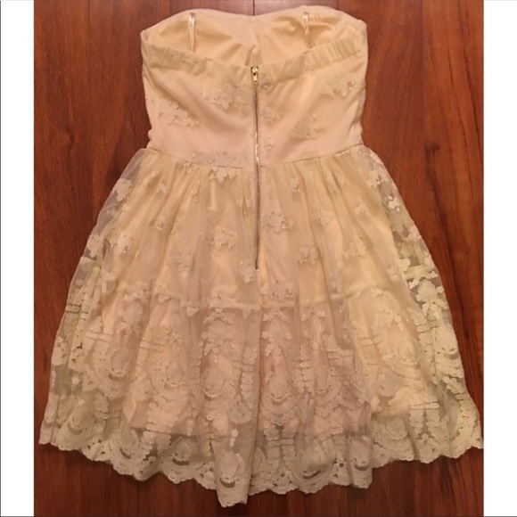 ✨GORGEOUS LACE STRAPLESS FULLY LINED DRESS-SMALL✨ - Picture 4 of 6